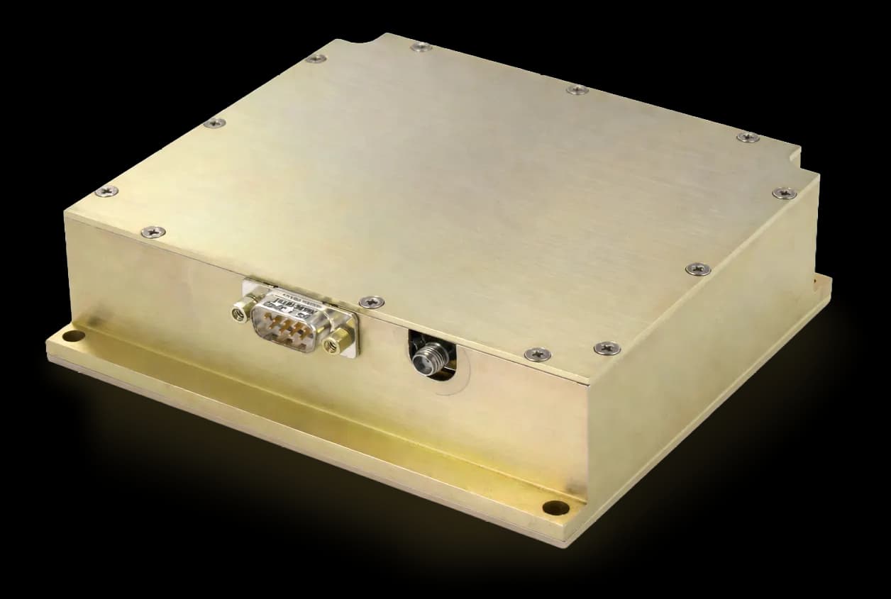 Microsource microwave synthesizer module